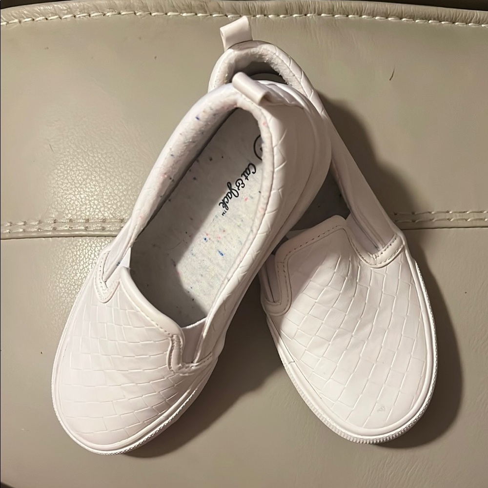 Cat & Jack Kids White Slip-On Shoes Size 2 - Picture 2 of 12